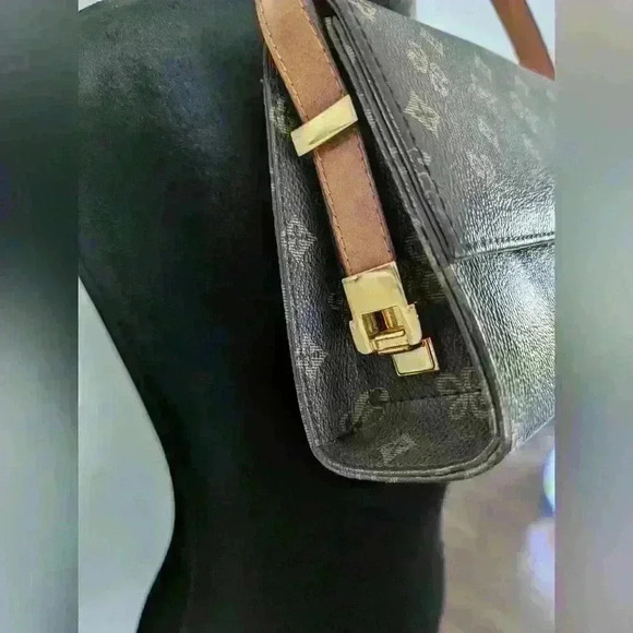 Gorgeous Brown Leather Shoulder Purse - Picture 6 of 6